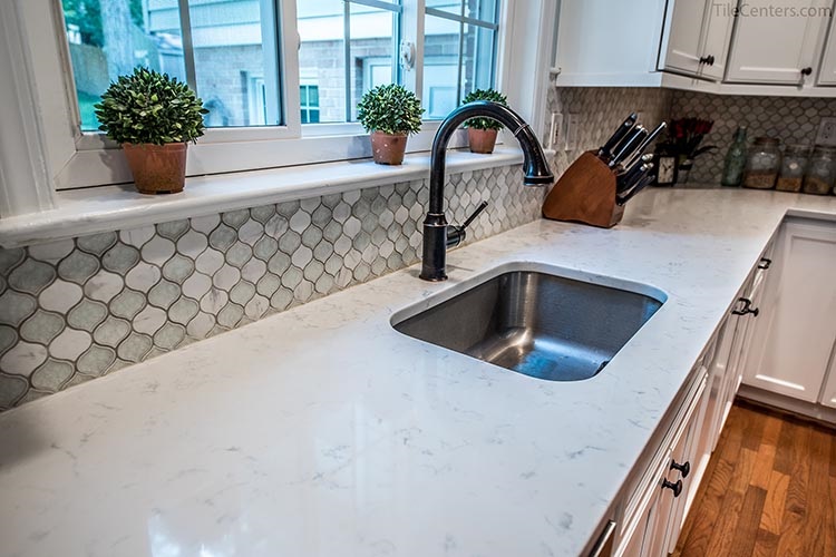 glossy quartz countertop with the baroque style mosaic backsplash
