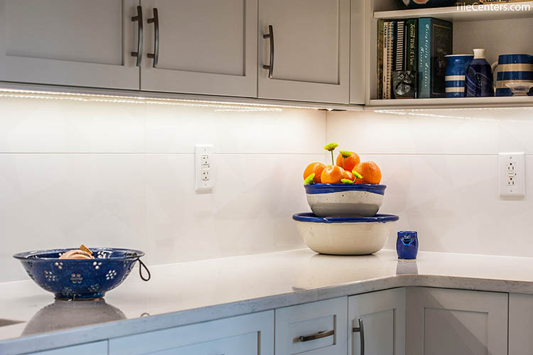 Modern Kitchen White Backsplash